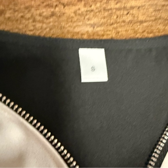 Floral Black and White Long Sleeve Top size small silver zipper front - Picture 6 of 10